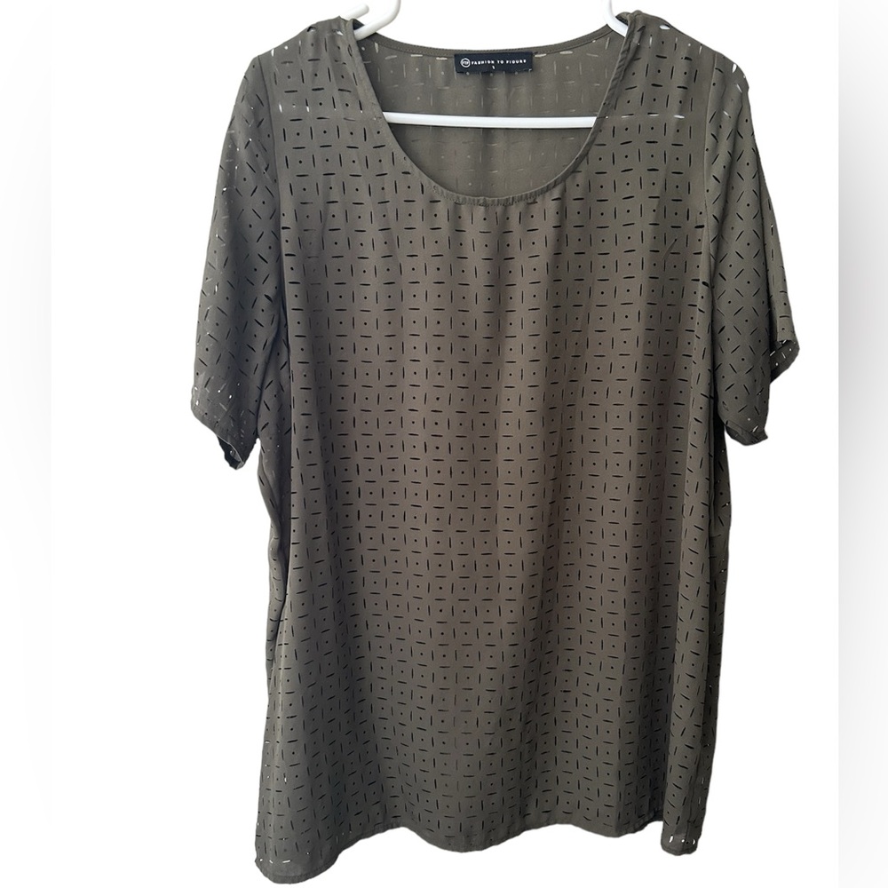 Fashion to Figure brand short sleeved blouse